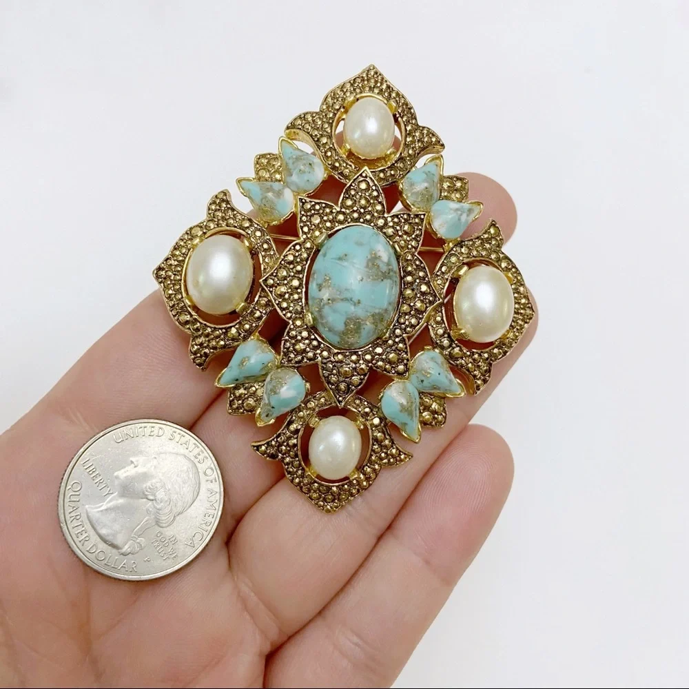 Vintage 1960s Sarah Coventry Signed Faux Pearl Foil Turquoise Cabochon Brooch - Picture 3 of 7